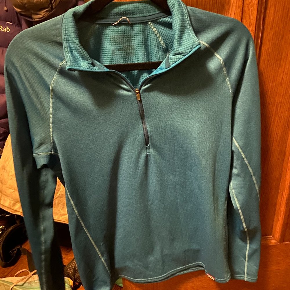 Patagonia midweight capilene half zip. Men's size small, bright blue.